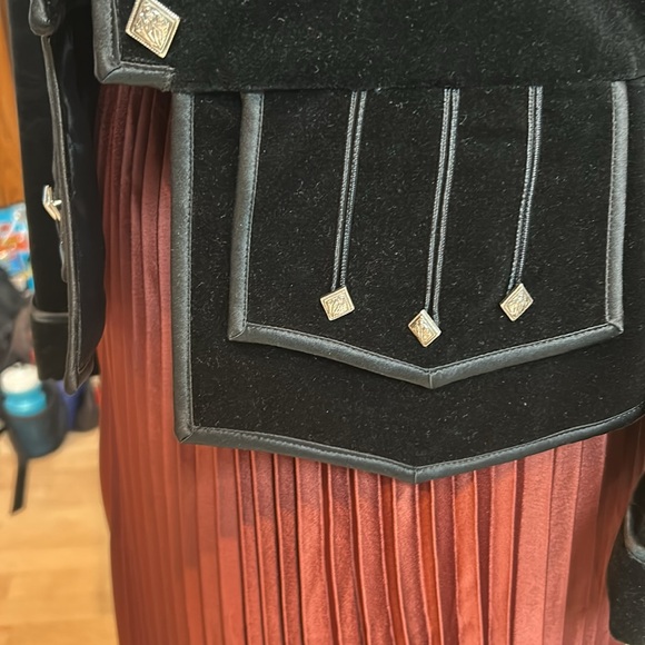 Ralph LaurenBlack Velvet Blazer, Size 4, Silver Buttons - Picture 4 of 10